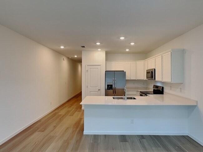 Building Photo - Base rent $1,795.00 plus $29.00 RBP Total ...