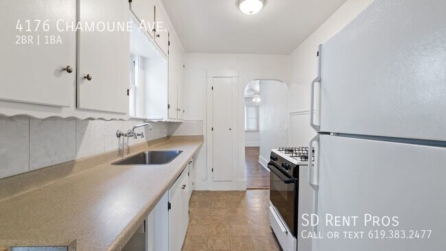 Building Photo - San Diego -Two Weeks Free  2 bed / 1 bath ...