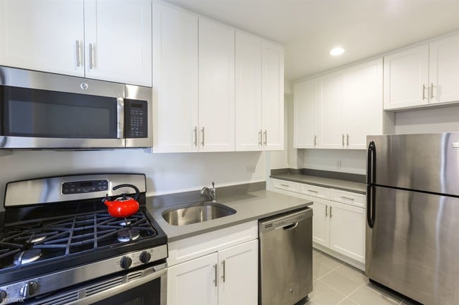 Building Photo - 2 br, 1 bath  - 1206 Ocean Pkwy