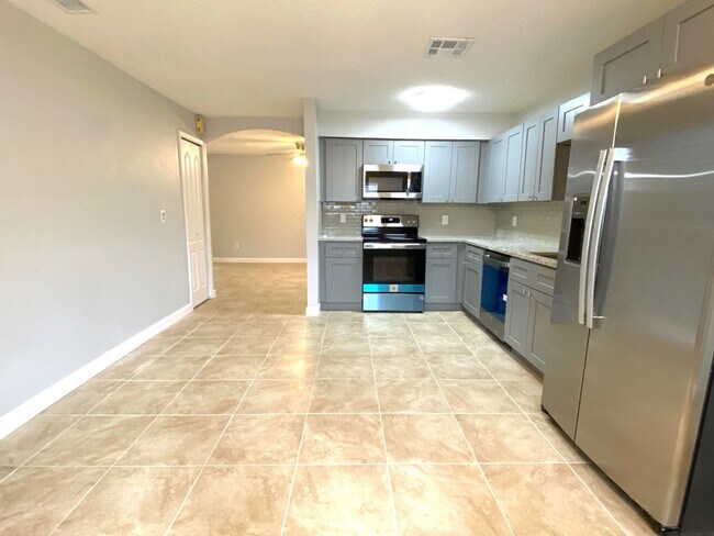 Foto del edificio - Remodeled 3 Bedroom Home with Den!