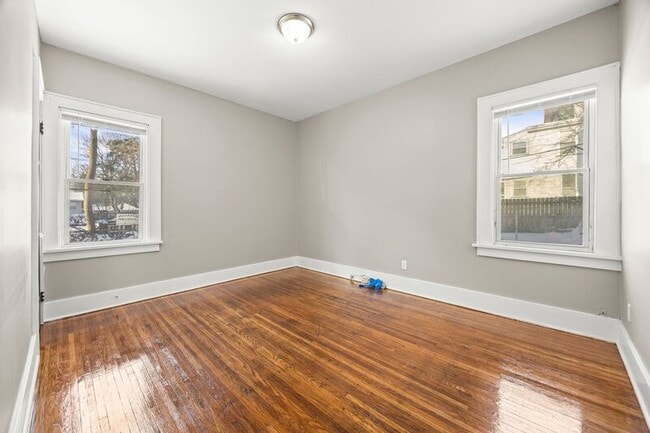 Building Photo - 16-18 Hillendale St