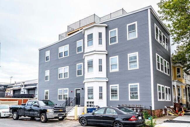 Building Photo - 477 Meridian St