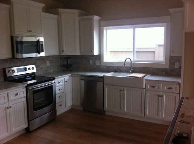 Building Photo - 1131 Banyan Ln