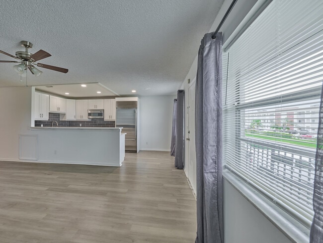 Foto del edificio - 227 Castlewood Dr