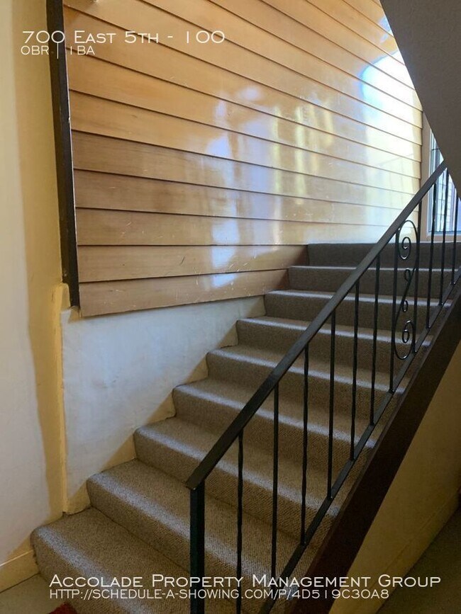 Building Photo - Studio Apartment Great Downtown Location!