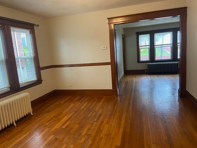 Foto del edificio - 34-36 Cedrus Ave