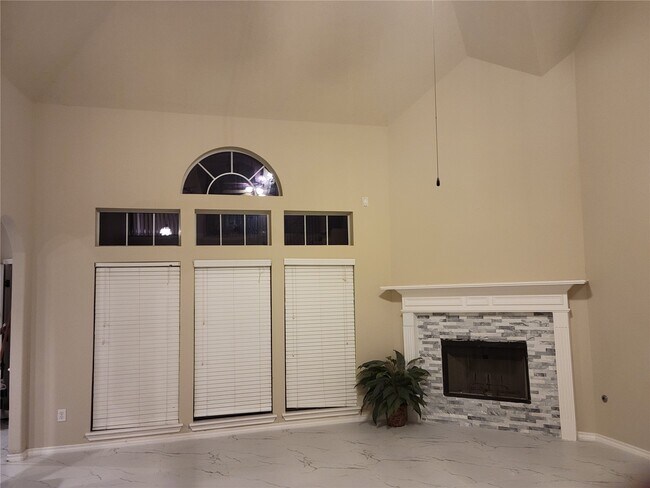 Foto del edificio - 11134 Sheldon Bend Dr