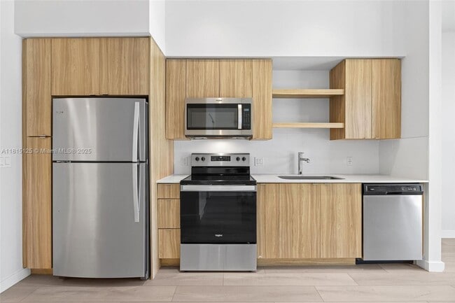 Foto del edificio - 555 NE 8th St