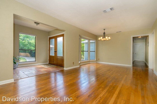 Foto del edificio - 3 br, 3 bath House - 244 E. Edgewood Pl.