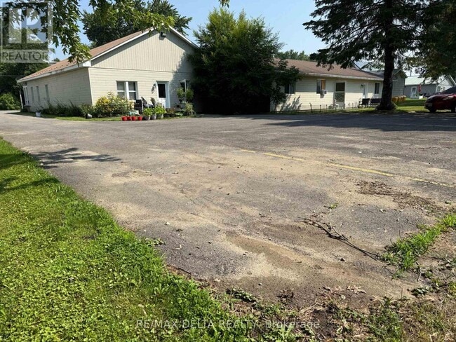 Building Photo - 2248 Laval Rd