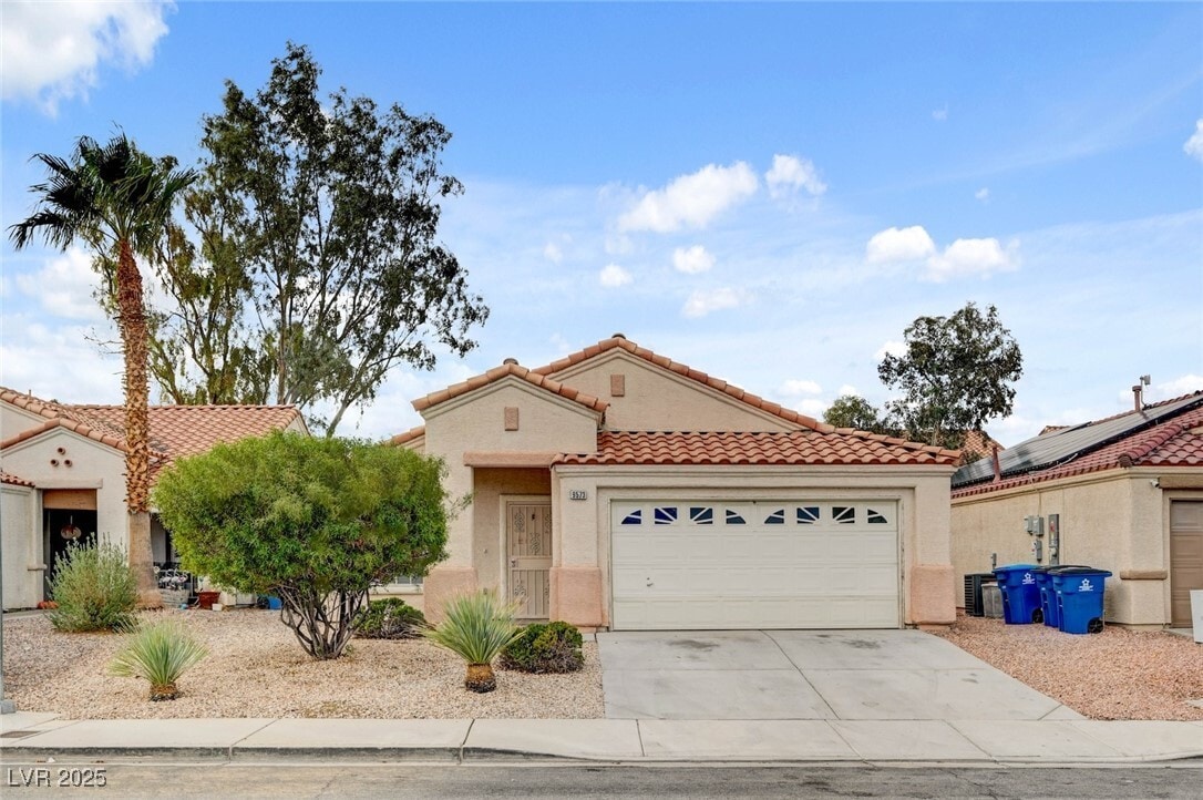 Foto principal - 9573 Paradise Rd