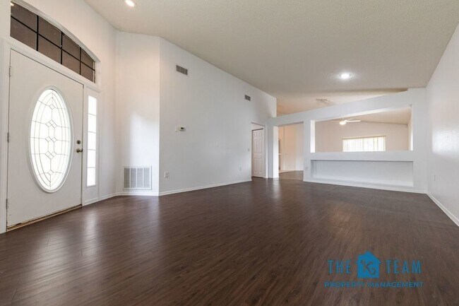 Building Photo - 529 Terranova Cir
