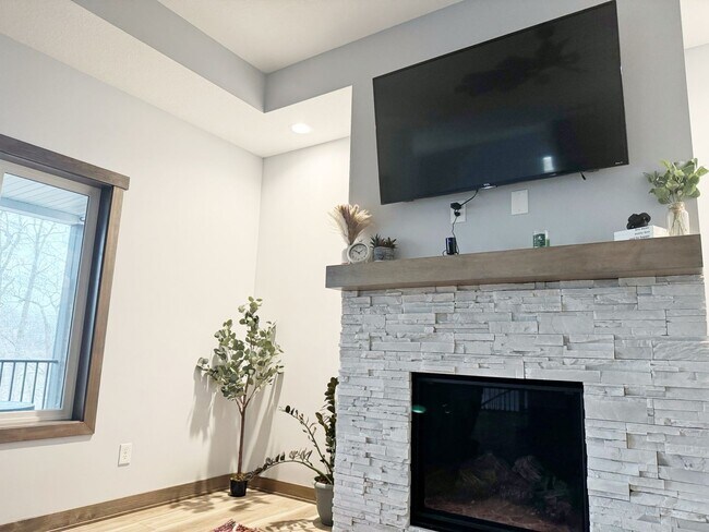 Foto del edificio - Modern 4-bed, 3-bath Single-Family Home