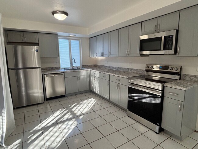 Foto del edificio - 2248 Madrona Dr SE