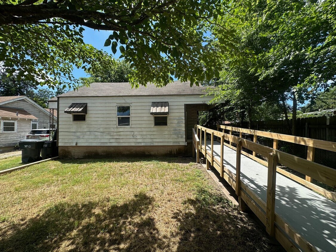 Primary Photo - 3016 Live Oak Ave