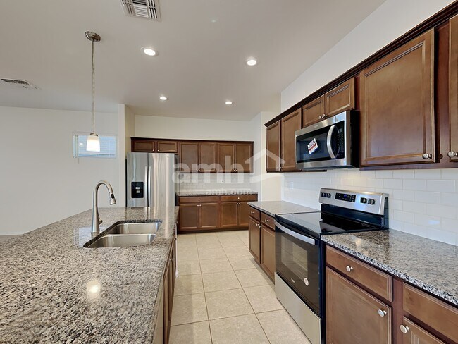 Foto del edificio - 699 N Nestled Hummingbird Ln E