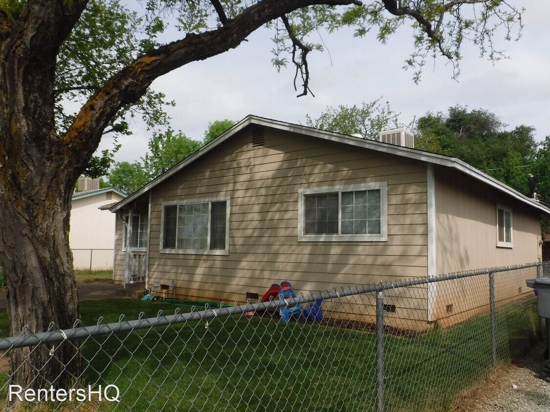 Building Photo - 3 br, 1 bath House - 2320 SATURN SKYWAY