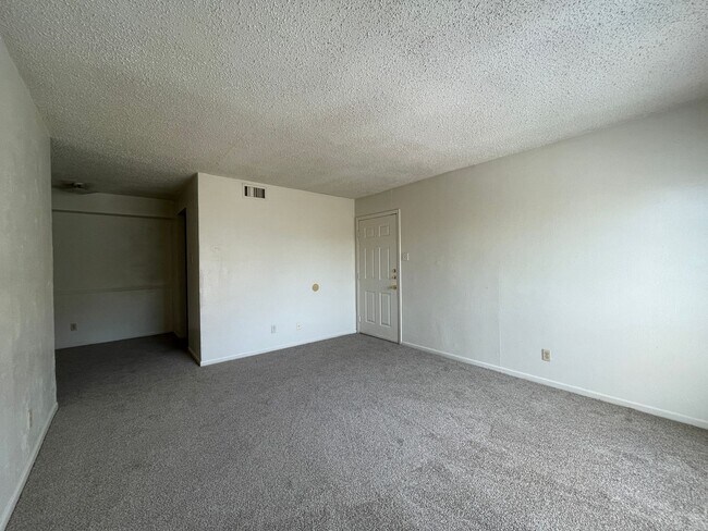 Foto del edificio - 4306 Lake Rd