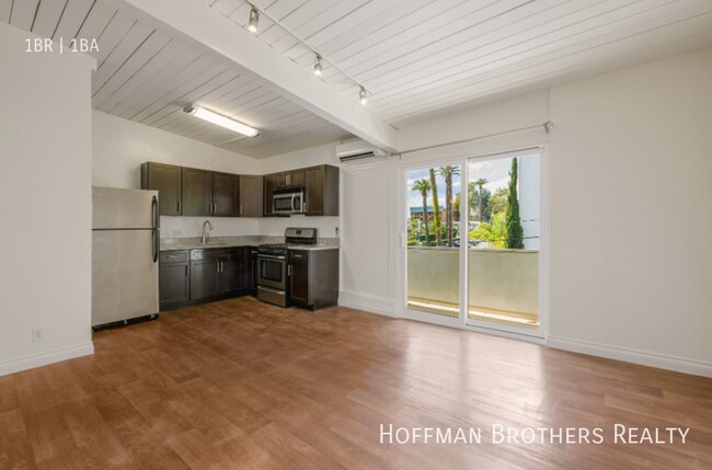 Foto del edificio - 6871 Franklin Ave