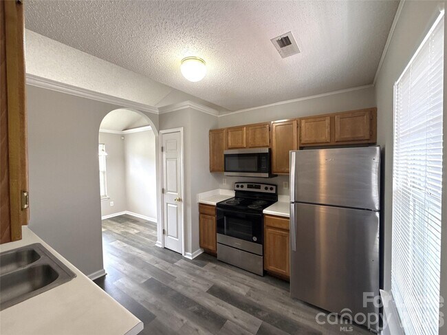 Foto del edificio - 1511 Hudson Graham Ln