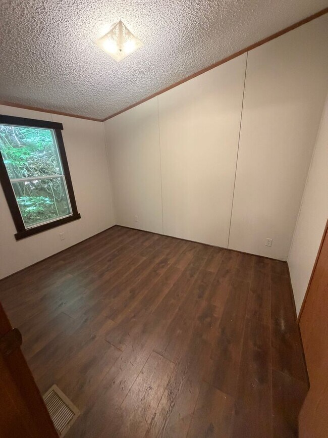 Foto del edificio - 214 Crooked Fork Ln