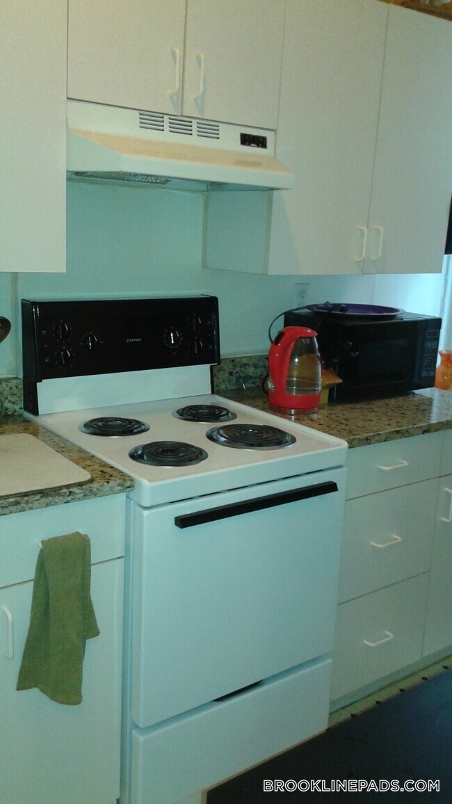 Foto del edificio - 208 Winthrop Rd