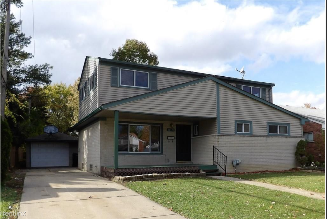 Primary Photo - 5 br, 2.5 bath House - 28575 Jahns Dr