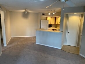 Building Photo - 4560 Commander Dr