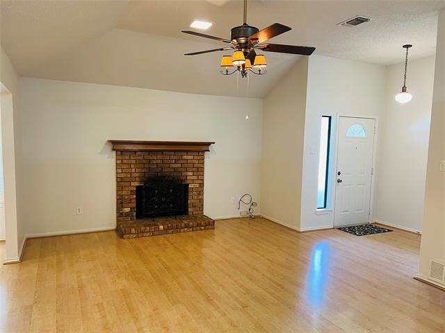 Building Photo - 2119 Peakwood Dr