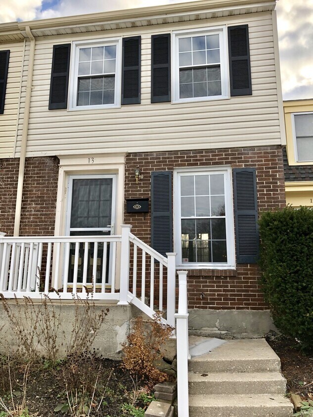 Primary Photo - Renovated 3 Bedroom Townhome in Nottingham