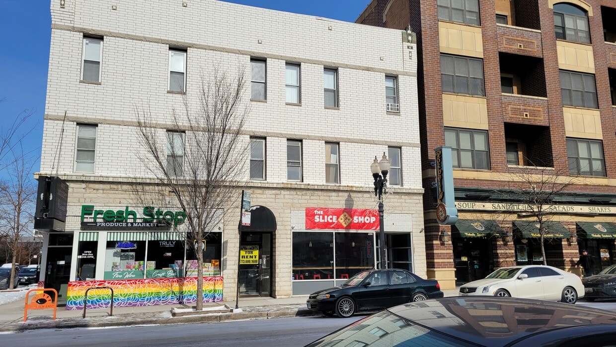Primary Photo - 930 W Belmont Ave