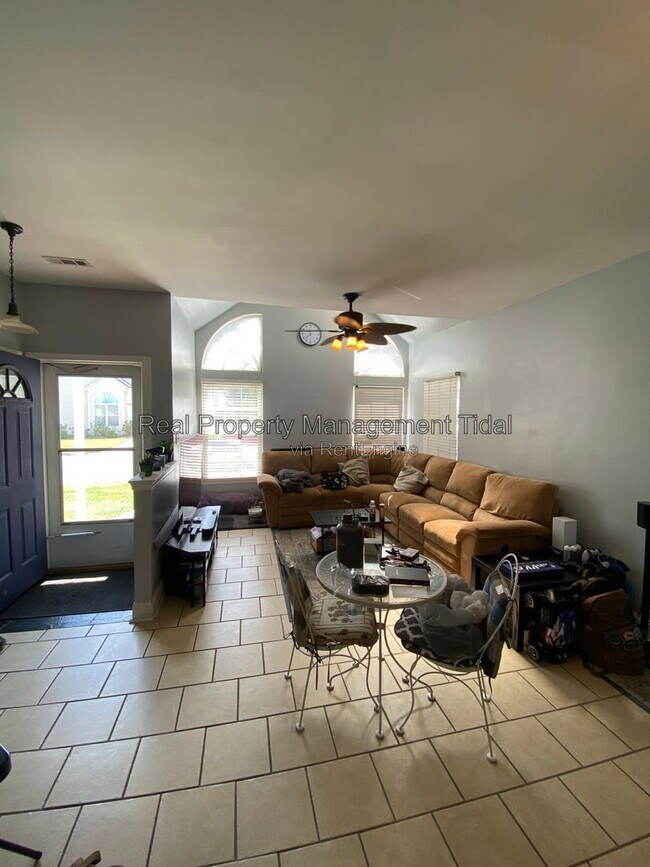 Building Photo - 475 Crosland Ct