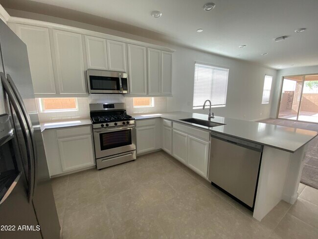 Building Photo - 468 Pinnacle Ridge Dr