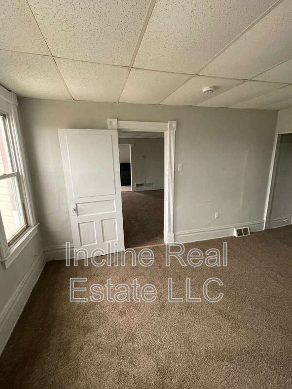 Building Photo - 118 Maple Ave