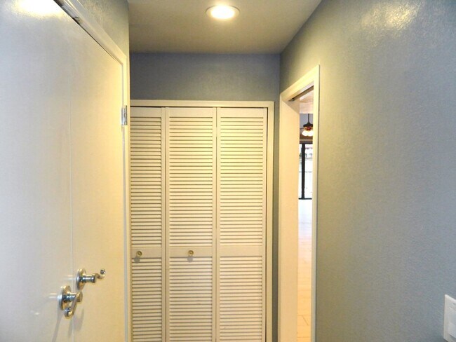 Building Photo - Lakes community rental in Tempe 2 bed / 2 ...