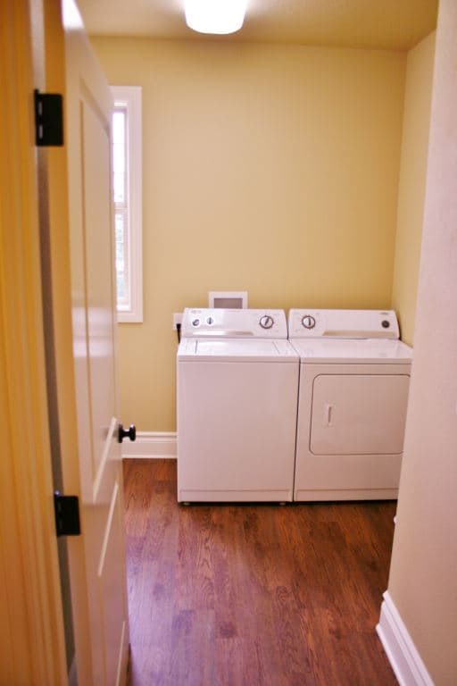 Building Photo - 5 Bed+Bonus Room, 4 Bath