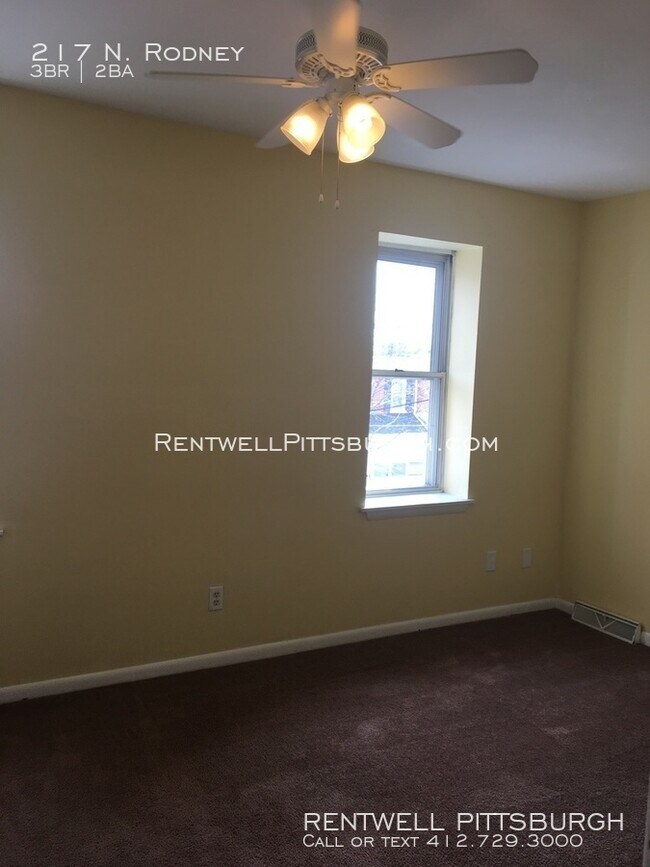 Building Photo - 1100.00 - 3 Bed/1.5 Bath
