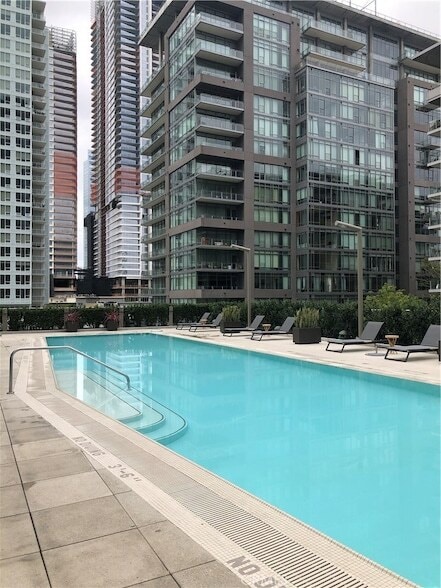 Foto principal - 1155 S Grand Ave