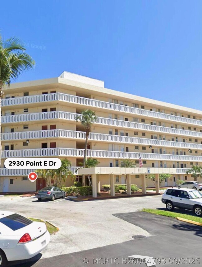 Building Photo - 2930 Point E Dr