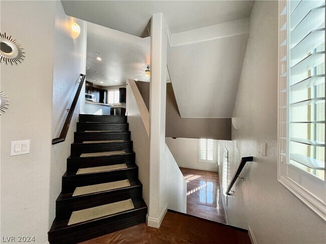 Building Photo - 10595 Acacia Park Pl
