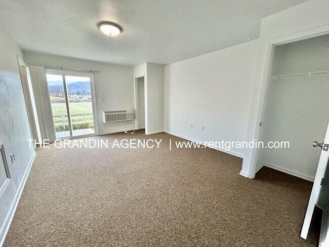 Foto del edificio - 292 Alleghany Spring Rd