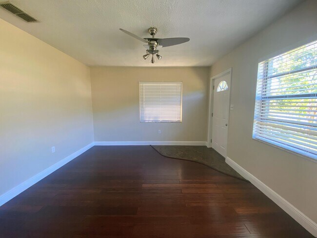 Foto del edificio - 3256 Roxborough Ave