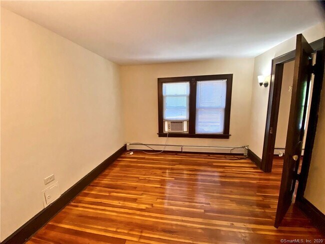 Foto del edificio - 262 N Main St