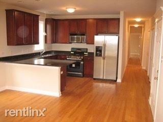Primary Photo - 2 br, 2 bath Condo - 2022 W Warren Blvd