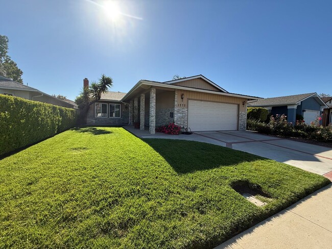 Building Photo - 3 bed, 2 bath single story home on a stree...