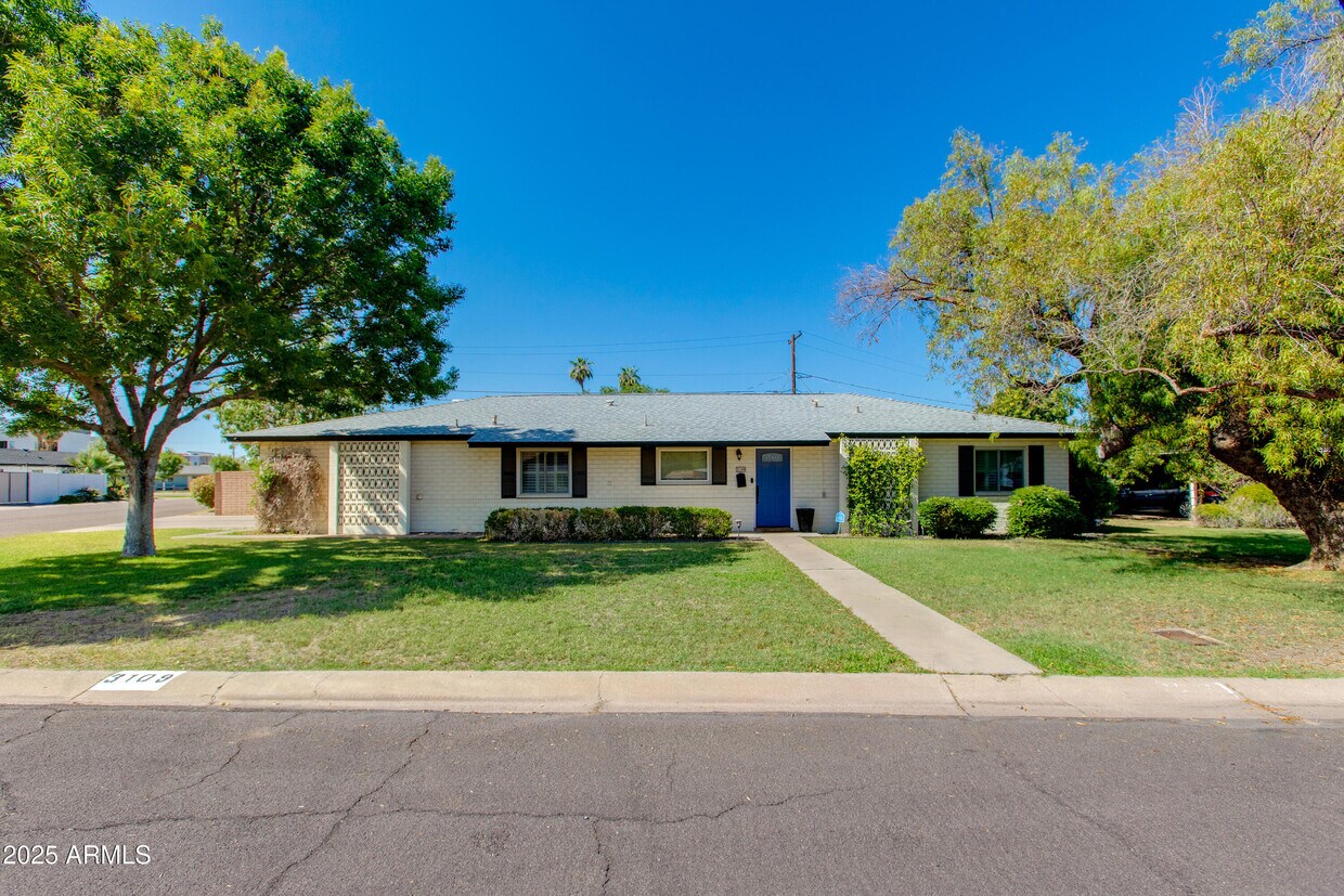Primary Photo - 3109 E Turney Ave