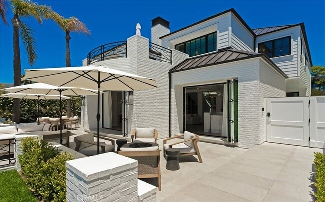 Building Photo - 2401 Bayshore Dr