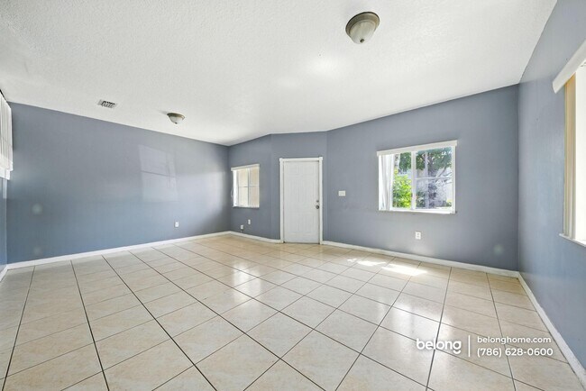 Foto del edificio - 2915 SE 15th Terrace