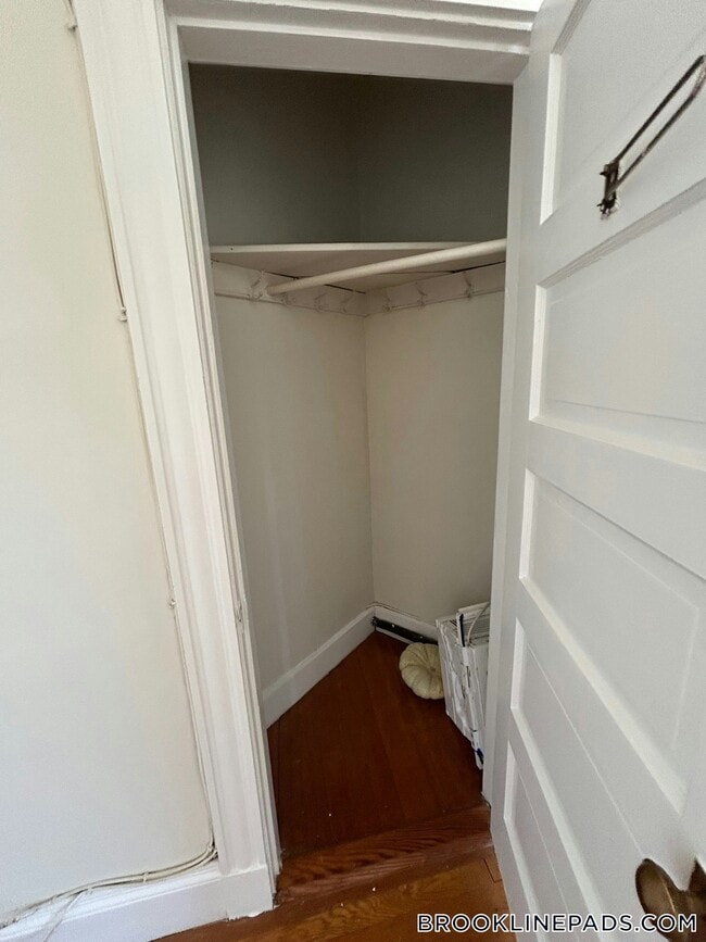 Foto del edificio - 208 Winthrop Rd