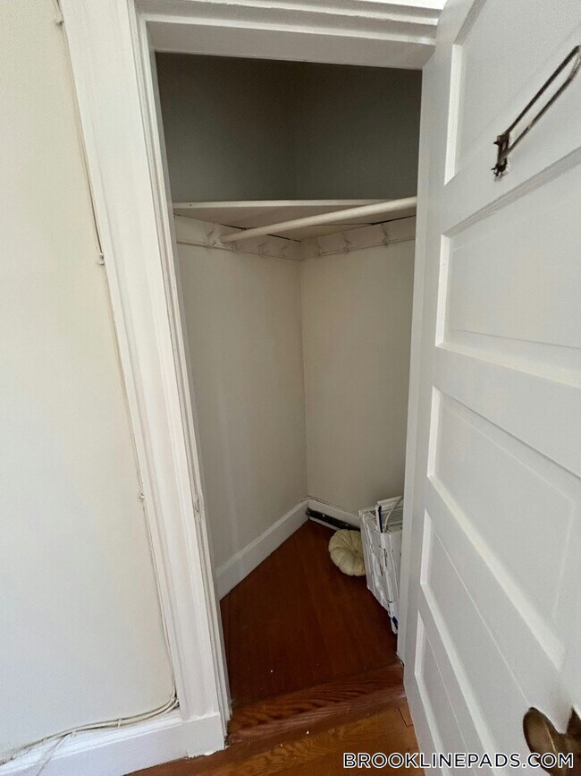 Building Photo - 208 Winthrop Rd